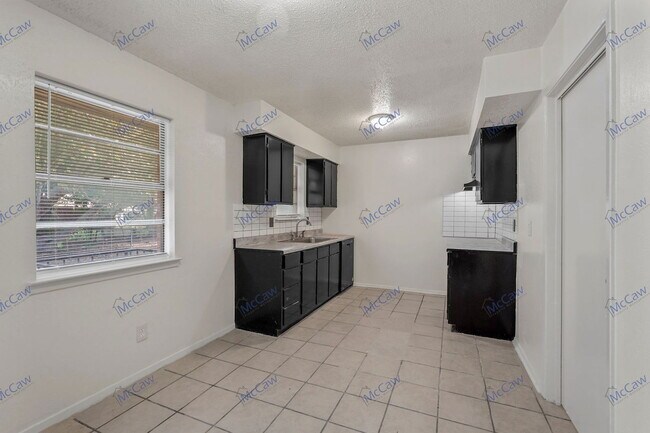 Building Photo - 12212 Duchess Dr