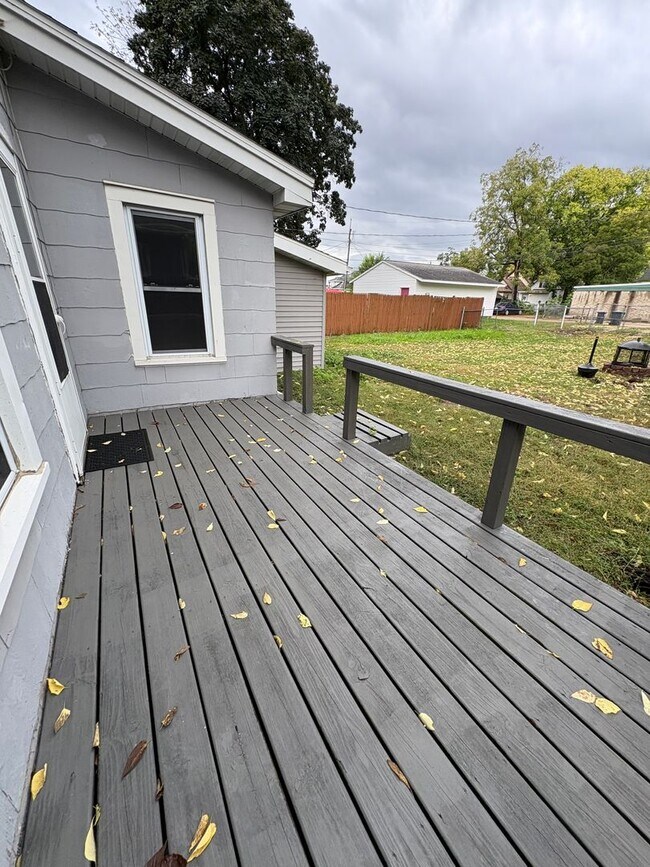Building Photo - Charming Northside La Crosse Home