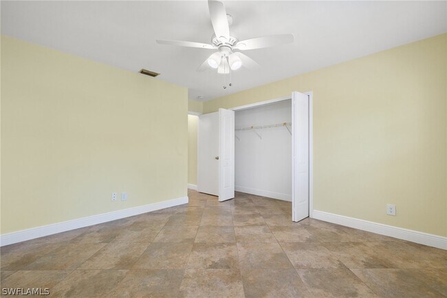 Building Photo - 3212 SE 1st Ct