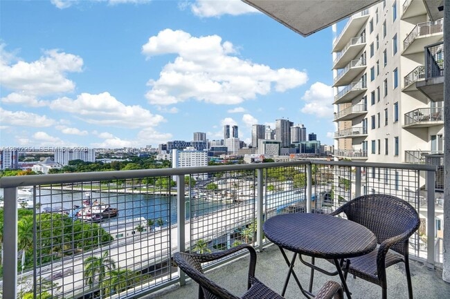 Building Photo - 10 SW South River Dr