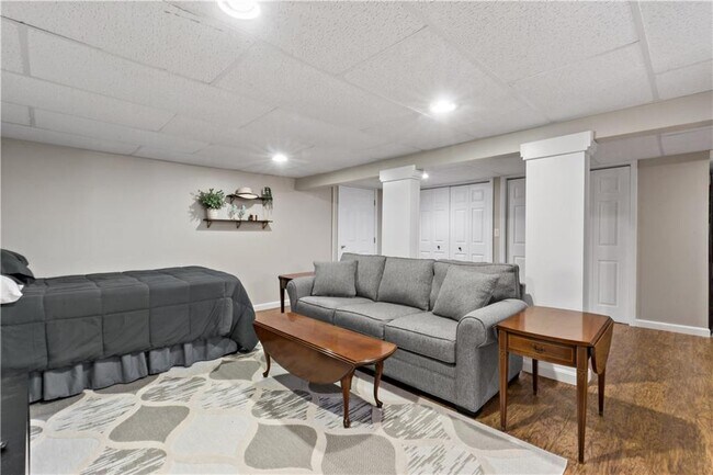 Building Photo - 335 S Pier Rd