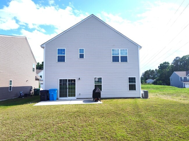 Building Photo - Beautiful, 2 Story home located in the Harkey Creek Community in Monroe NC!