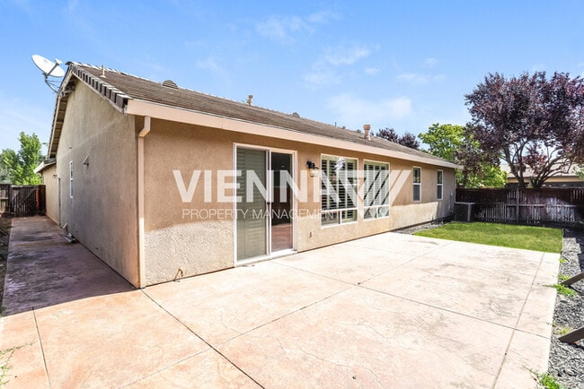 Building Photo - 1311 Green Ravine Dr