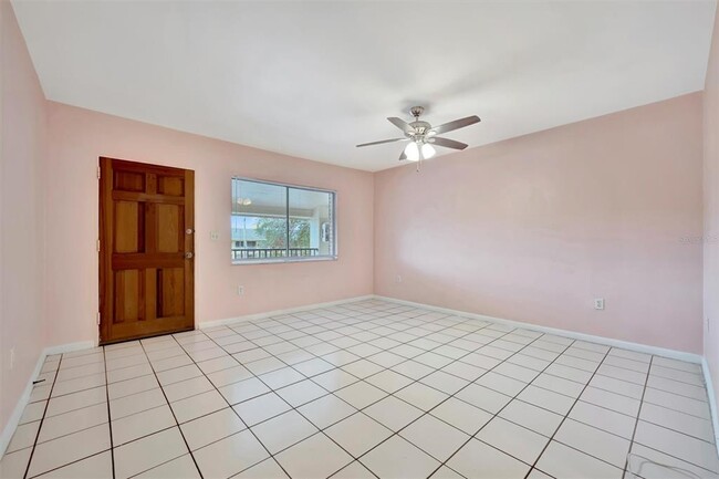 Building Photo - 2 N Fernwood Ave