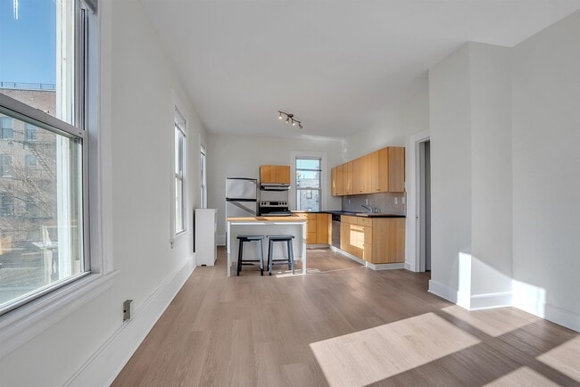 Building Photo - 25 Reservoir Ave