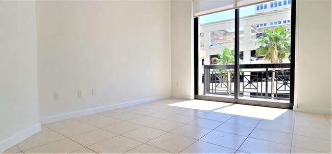 Building Photo - 801 S Olive Ave