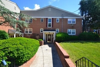 Building Photo - 605 Grove St