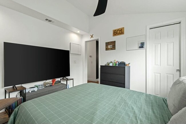 Building Photo - 440 Muskegon Ave