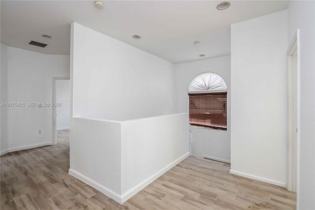 Building Photo - 3955 NE 11th Dr