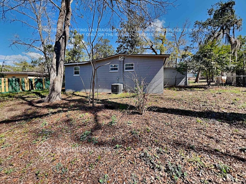 Building Photo - 347 Capella Rd