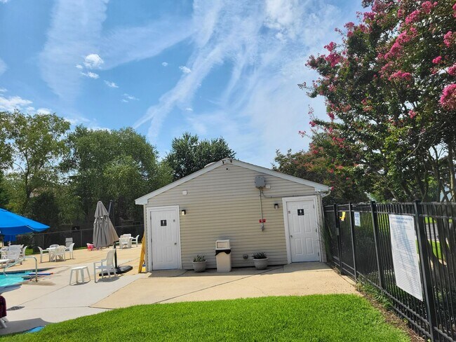 Building Photo - THALIA WAYSIDE TOWNHOMES