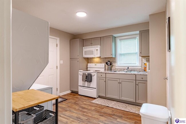 Building Photo - 203 Rogersville Rd