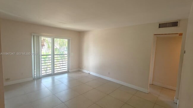 Building Photo - 5214 NE 6th Ave