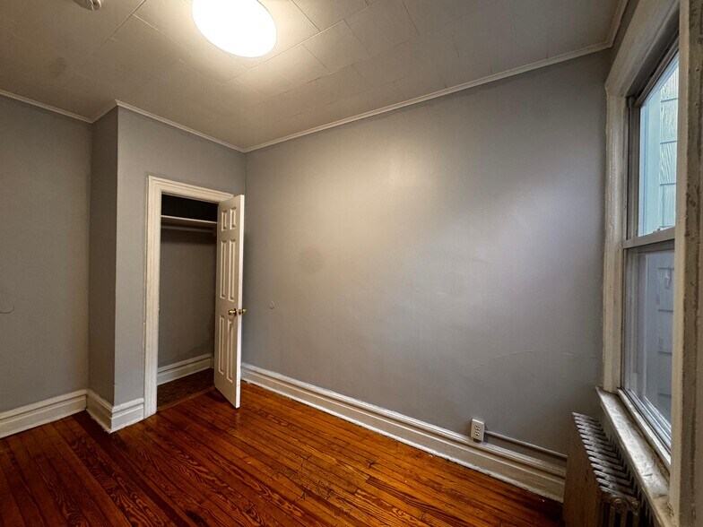 Building Photo - 290 Cator Ave