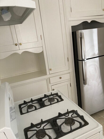 Kitchen - 934 W 9th St