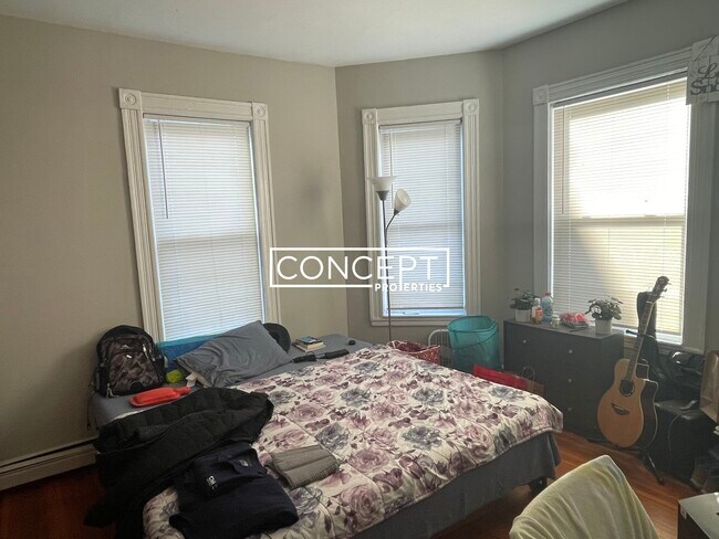 Building Photo - 65 Hillside St