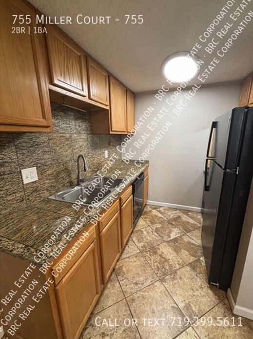 Building Photo - 755 Miller Ct