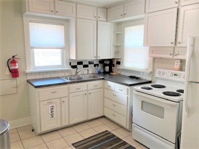 Building Photo - 608 S College Ave