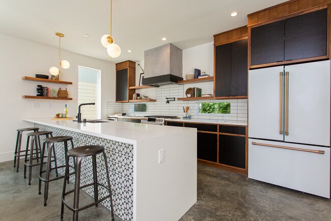 Building Photo - Federal Pearl Villas