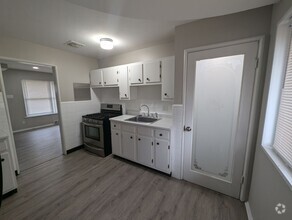 Building Photo - **$500 Security Deposit & 1st Month Free w...