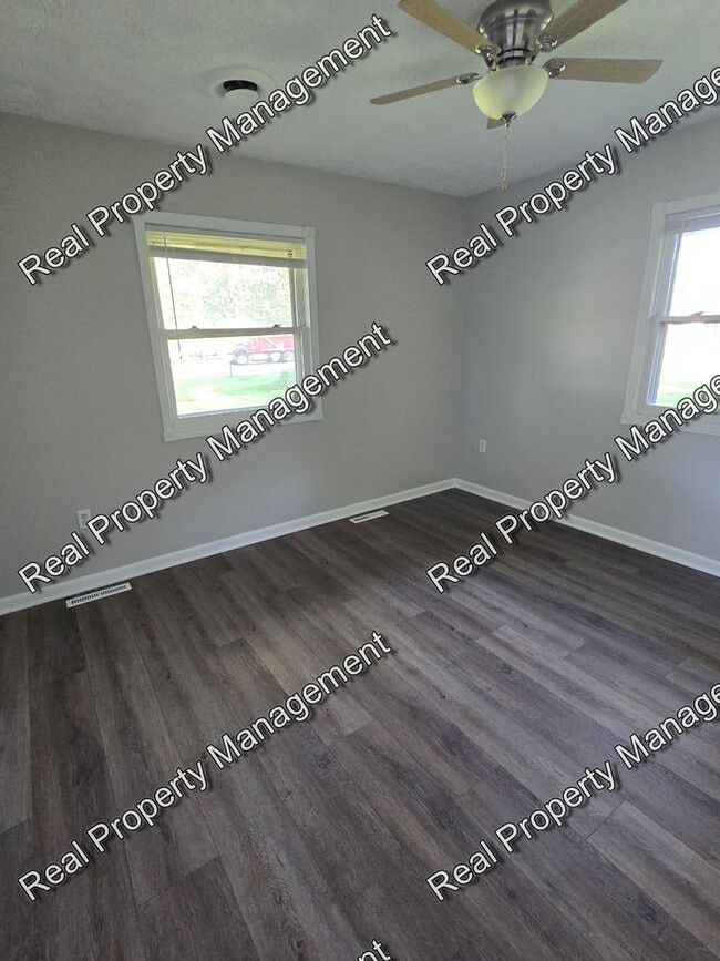 Building Photo - Three Bedroom Ranch