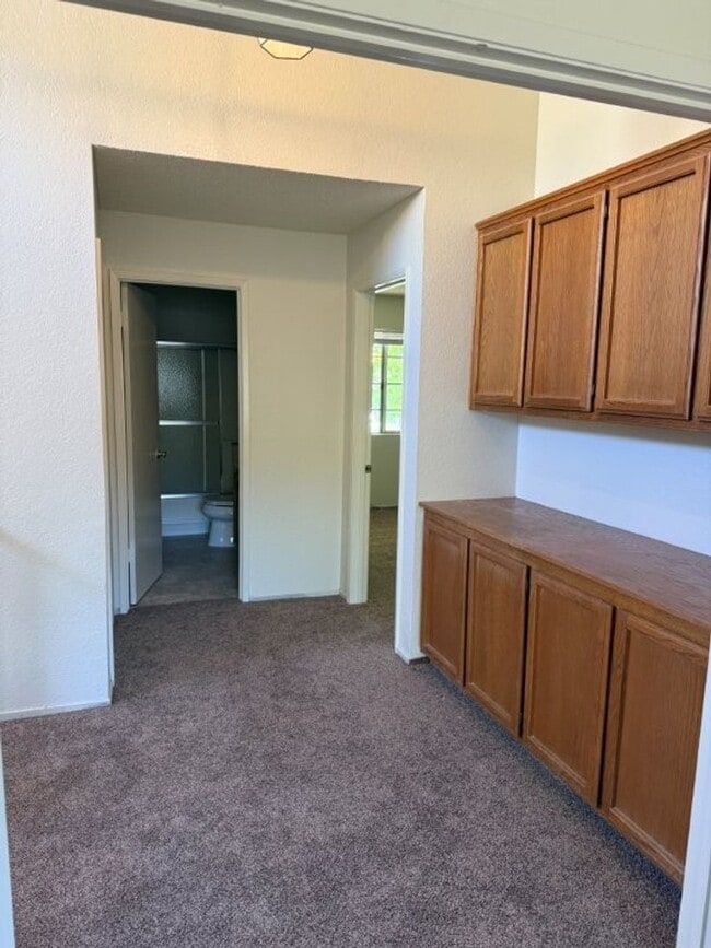 Building Photo - Browns Valley 3 Bedroom 2.5 Bath 2 Story w...