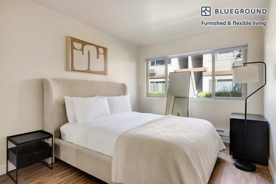 Building Photo - 234 Escuela Ave