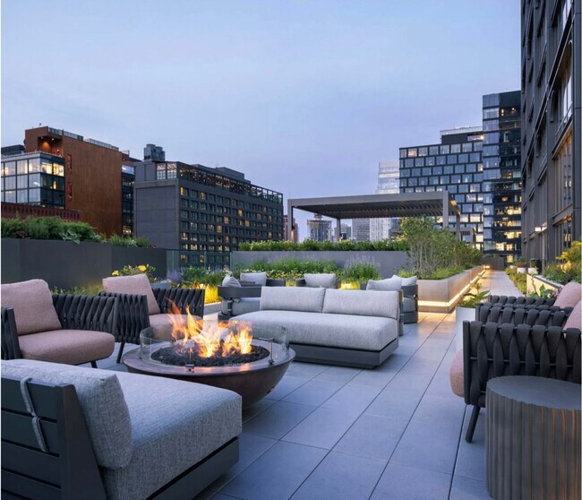 Building Photo - 164 N Peoria St