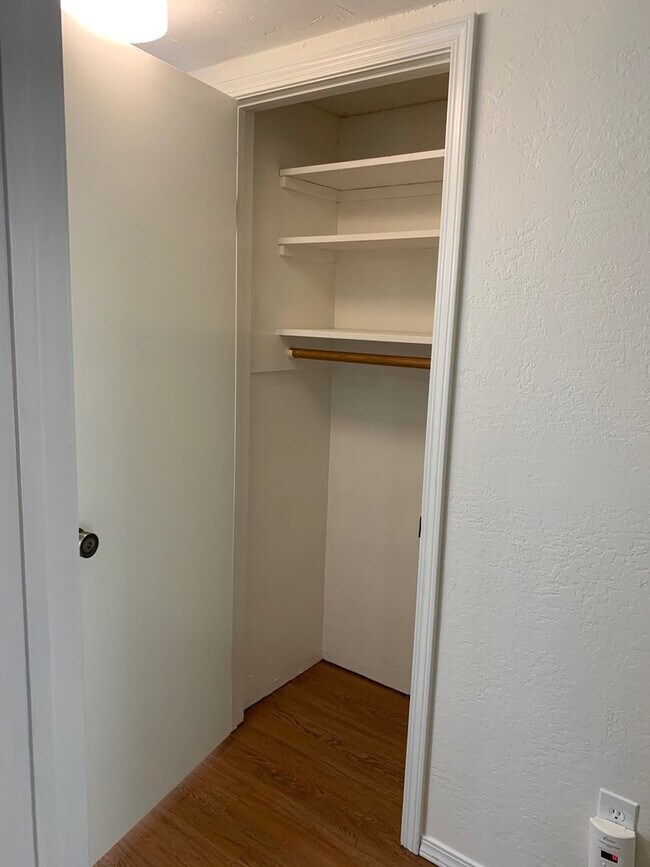 Building Photo - Awesome PL Location! Exclusive Garage! Balcony!