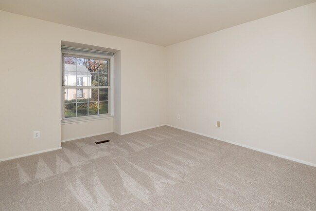 Building Photo - 327 Homeland Southway