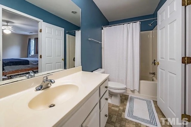 en suite master bath on second level - 245 Plaza Dr