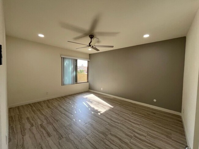 Building Photo - Downstairs 1 Bedroom Unit in Orange