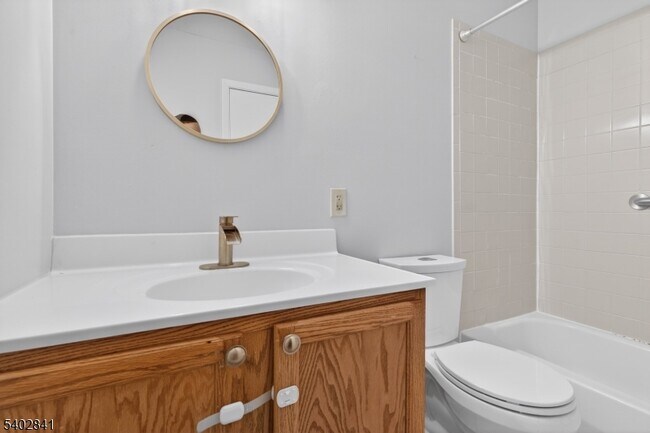 Building Photo - 11 Evergreen Dr