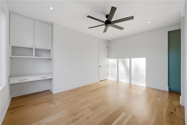 Building Photo - 1033 Reeder Cir NE