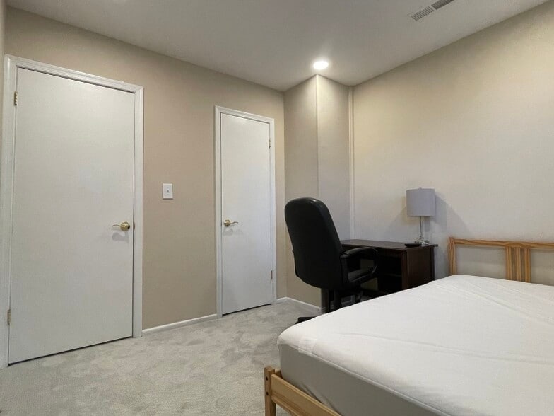 Building Photo - 10540 Assembly Dr