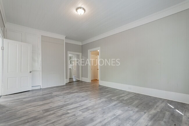 Building Photo - 218 N Lee St