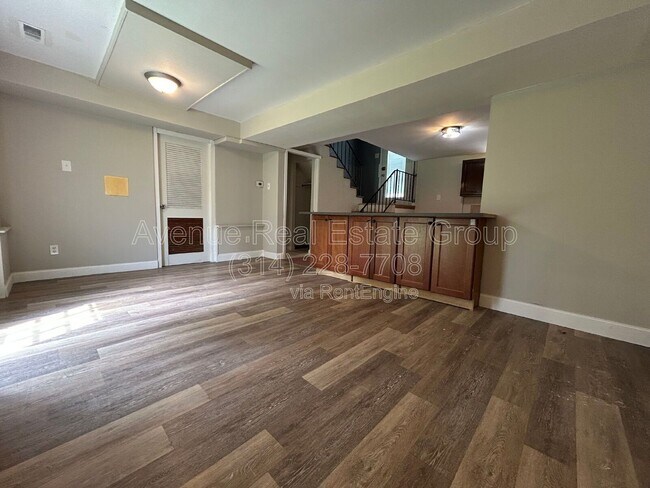 Building Photo - 10441 Prince Dr