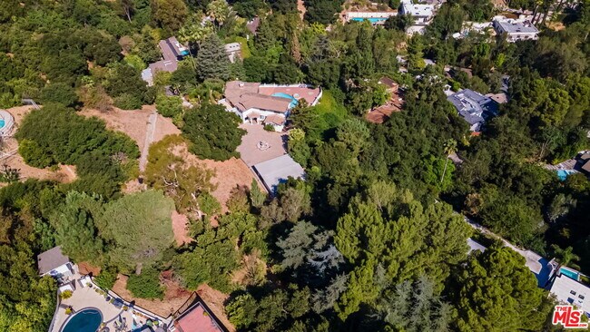 Building Photo - 3200 Oakley Dr