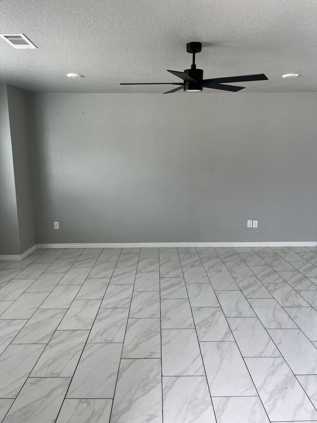 Building Photo - COX-NORTHRIDGE DRIVE TOWNHOMES