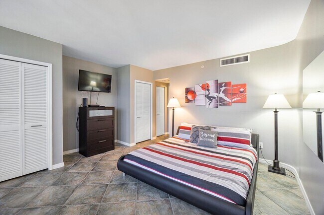 Building Photo - 1720 Harrison St