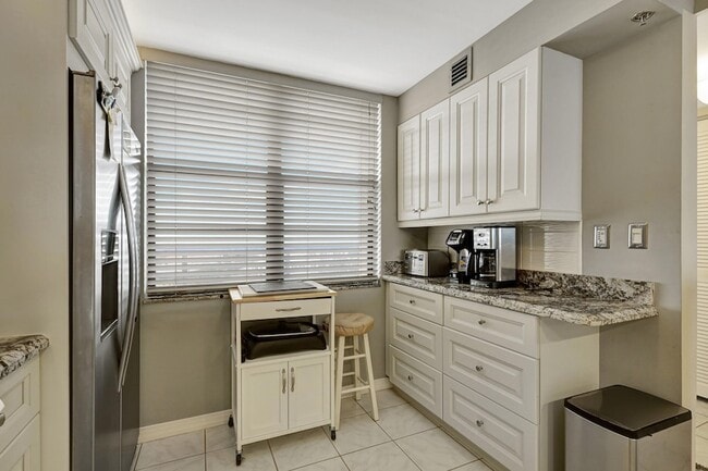 Building Photo - 840 Ocean Dr