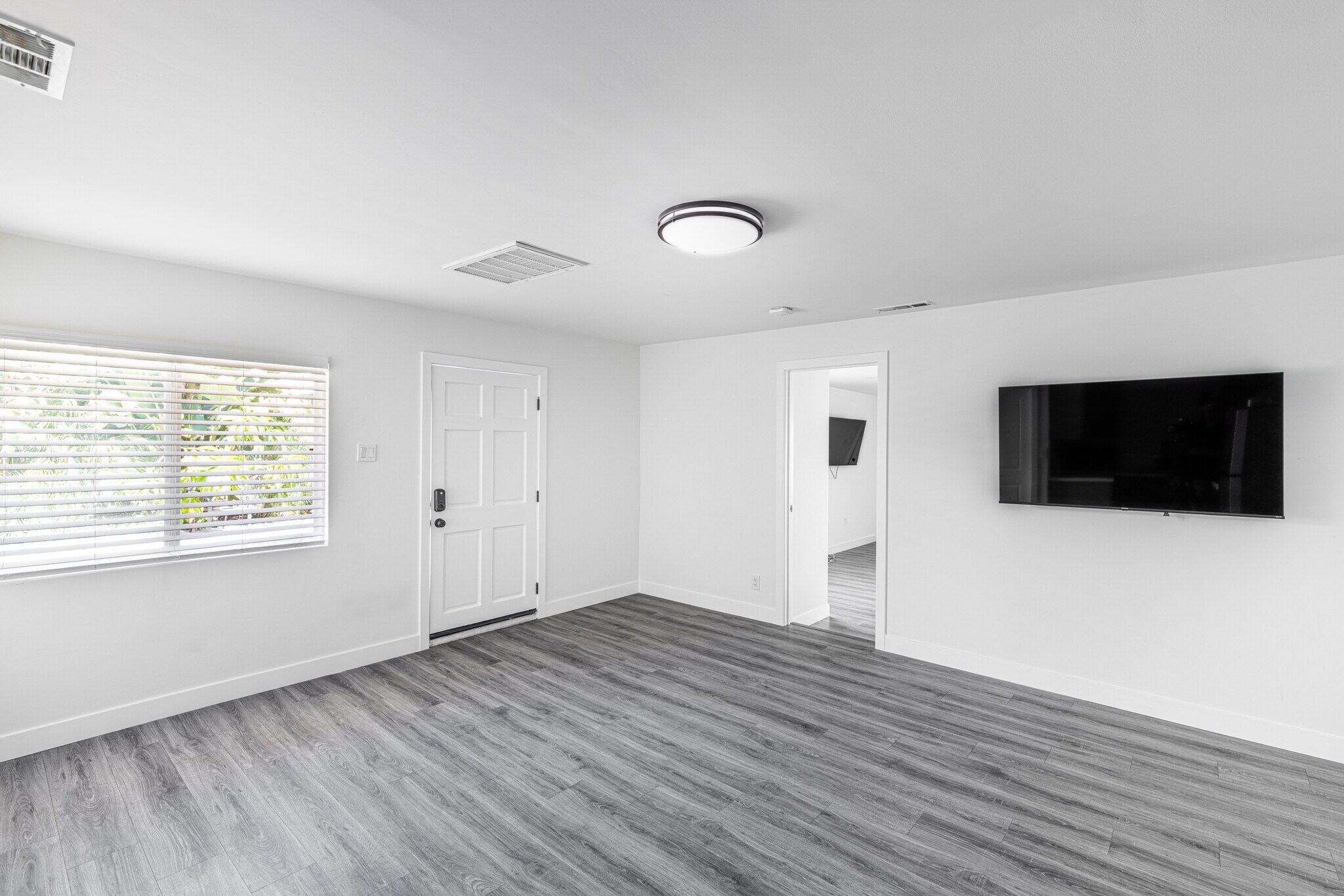 Building Photo - 8143 Hinds Ave