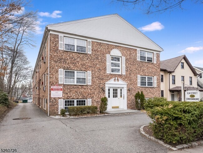 Building Photo - 48 Elm St