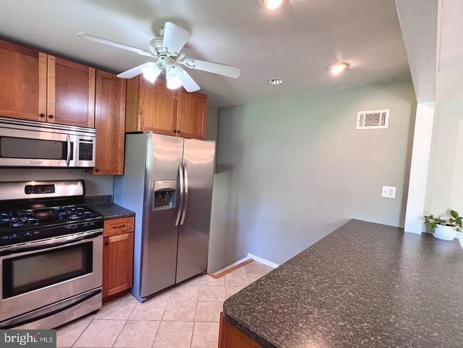 Building Photo - 2208 Jamaica Dr