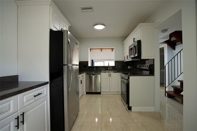 Building Photo - 2125 SW 81st Ave