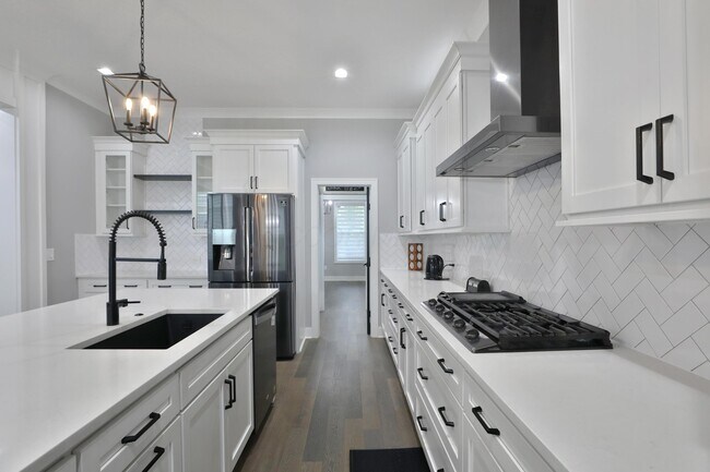 Building Photo - 2246 Koester