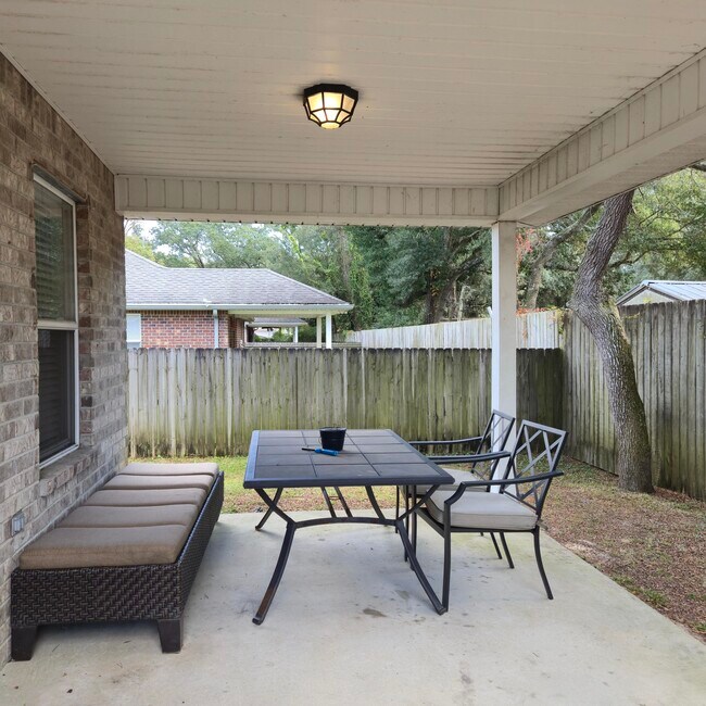 Building Photo - 400 Yancey St