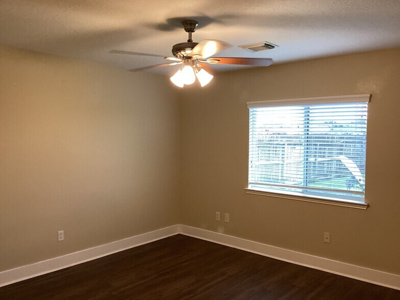 Building Photo - 255 Crystal Isle Dr