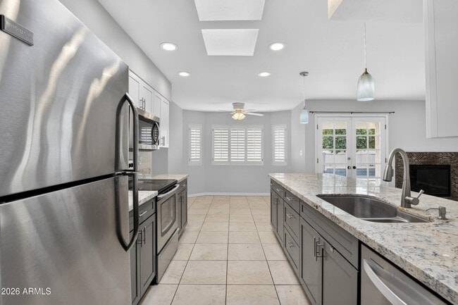 Building Photo - 6843 E Redfield Rd