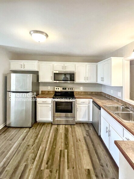 Building Photo - 3740 N Jot Dr